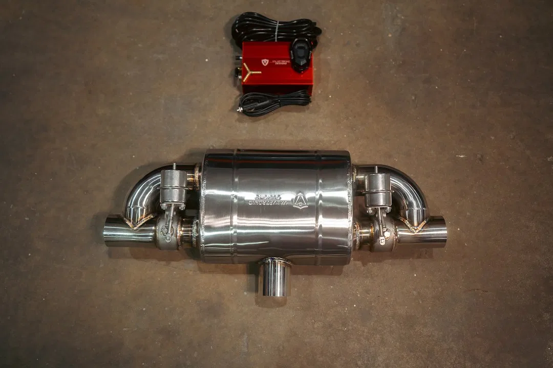 UVM.63MM.TSTYLE.X1 – VALVETRONIC Exhaust Muffler, 11-1/2 Inch Width x 7 Inch Height Oval T304 Stainless Steel Case T-...